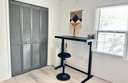 Cozy Family-Friendly home w/ fenced-in backyard - Foto 7