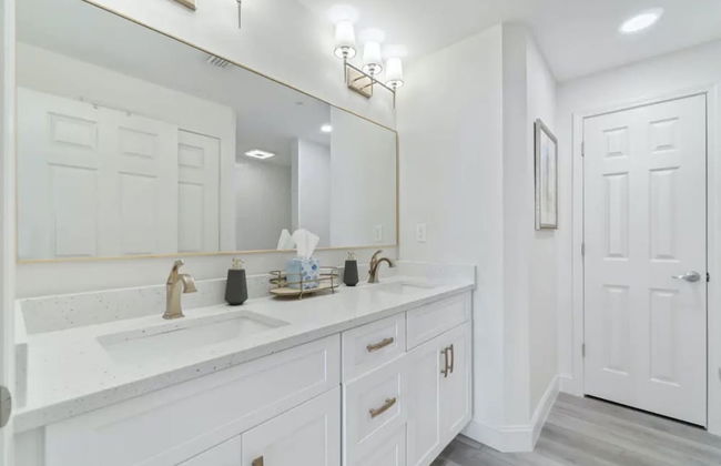 Sea Salt Villa 3 Bedroom Condo by RedAwning - Photo 17