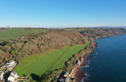 The View, Kingsand, luxurious seafront penthouse apartment with sun trap balcony and incredible sea views - Photo 34