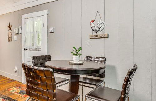 Hot Tub and Deck Cabin Hideaway in Brown County - Foto 7