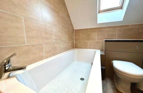 Moonsticks, Modern & Well Presented 5 Bed House - Foto 33