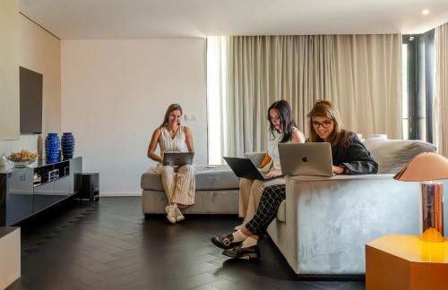 HostWise - Modern Villa & Shared Pool in Paredes - Foto 21