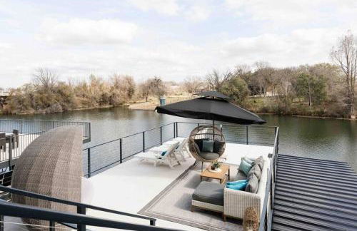 Luxury Lake LBJ Waterfront Home with Hot Tub and Boat Slip - Foto 16