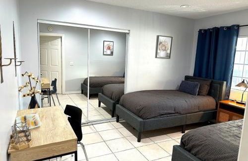 Tranquil Poolside Oasis with BBQ and Serene Ambiance - Foto 13