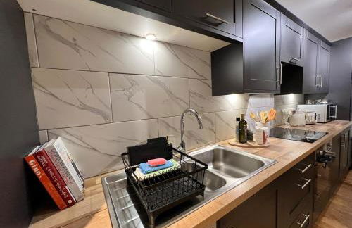 Old Betting Shop for 3 & Furry Friend - Photo 8