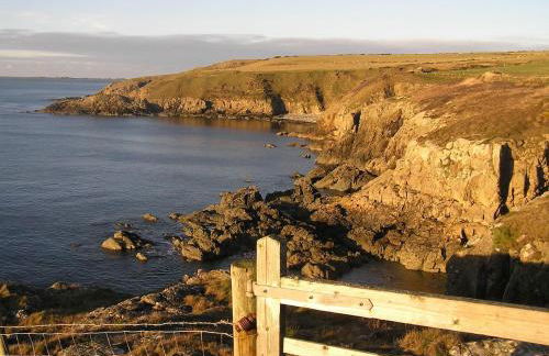 The Back Wing - Pen y Graig Farmhouse, Church Bay, sea views near beach No Pets - Foto 13