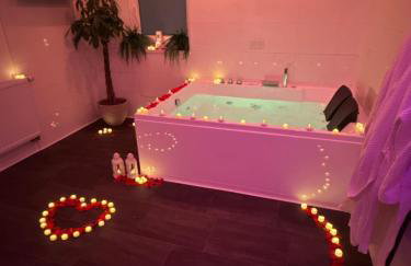 Wood Spa Wellness Suite mit Whirlpool & Sauna nahe Göttingen - Foto 9