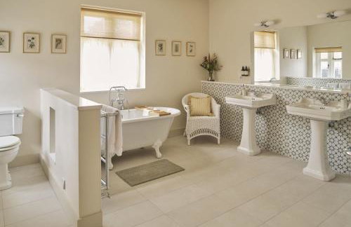 Bridge House at Woodhall Estate - Photo 18