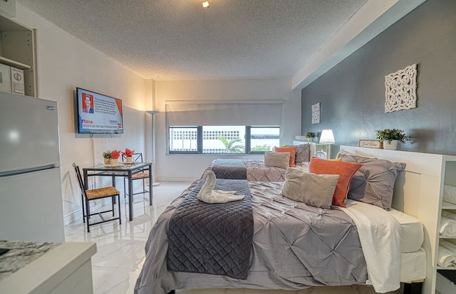 Deluxe Studios and Apartments at the Casablanca - Photo 85