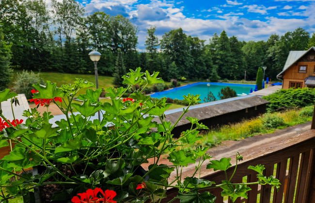 Luxe Timber Lodge & Relaxing Bath - Photo 34