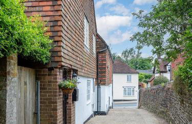 Stylish 2-bed 16th-century apartment in Petersfield town centre, - Foto 3