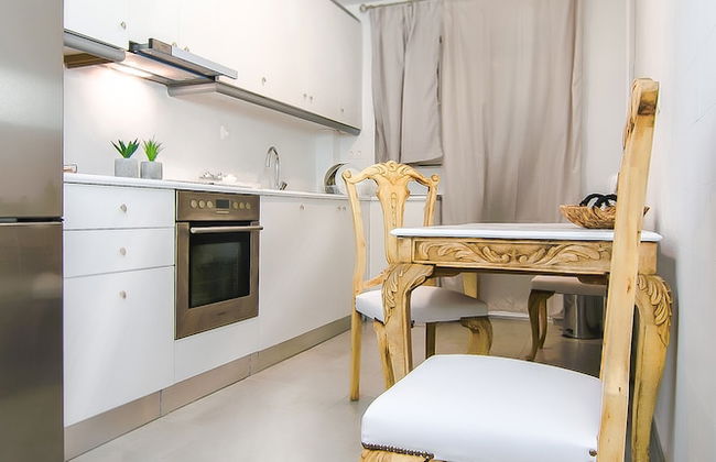 Charming 2 bdr apt next to Piraeus port - Photo 8