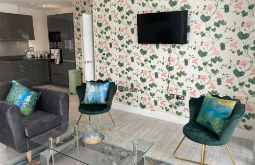 Exquisite & Contemporary 2 Bed Apartment w Parking 10 mins walk to Papworth, Addenbrookes hospitals & Bio Medical Campus - Foto 7