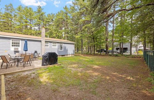 Lake Escape Family & Pet Friendly with Dock Access - Photo 13