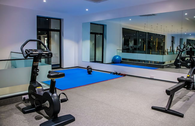 Embassy Gardens Premier Suites - Photo 69