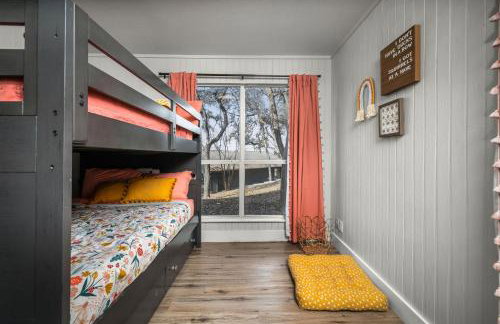 River Access Fire Pit BBQ Deck Sleeps 8 - Foto 15