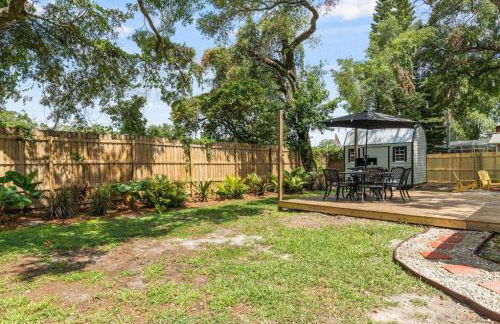 BeeKeeper's Inn - Beautifully Renovated 1929 Bungalow with 2 Bedrooms on Brick Street near Tampa's Attractions - Foto 36