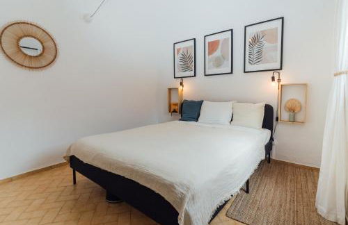 Cozy Old Town Apartment with Sunny Terrace - Photo 6