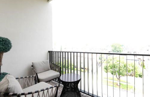 Stylish Apartments in Glendale with Free Parking - Foto 75