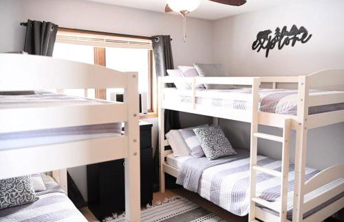 Lake Escape with paddle boards, fire pit & game room - Foto 23