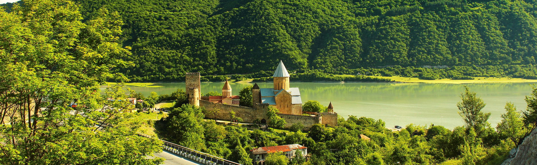 Kazbegi & Ananuri Castle Day Trip - Foto 1