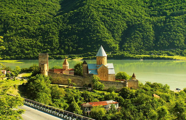 Kazbegi & Ananuri Castle Day Trip - Foto 1