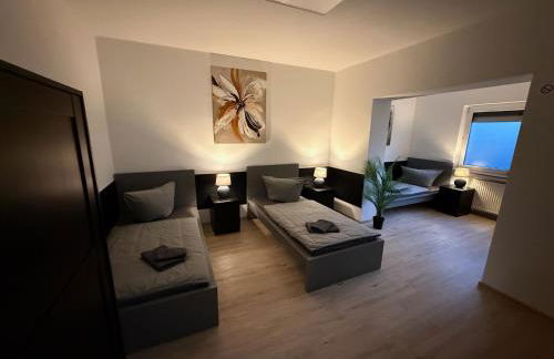 Frankfurter 21 Haus - 2 WE, 2 Küchen, 2 Bäder, 6 SZ, 19 Betten - Foto 1