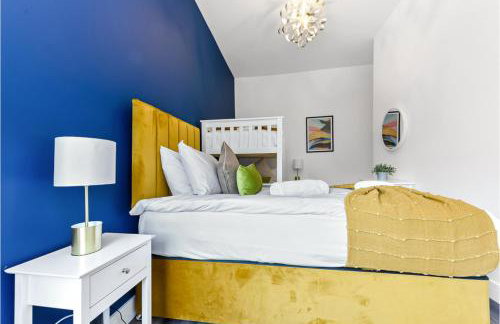 Stylish and Family Friendly 3 Bedroom Apartment - Photo 22