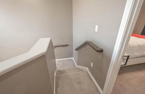 Sunset Retreat, Clean Modern 3BR, Garage, Near 191 - Foto 54