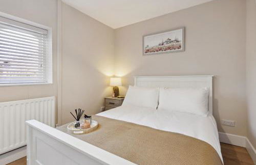 Charming cottage with hot tub & private garden - Photo 13