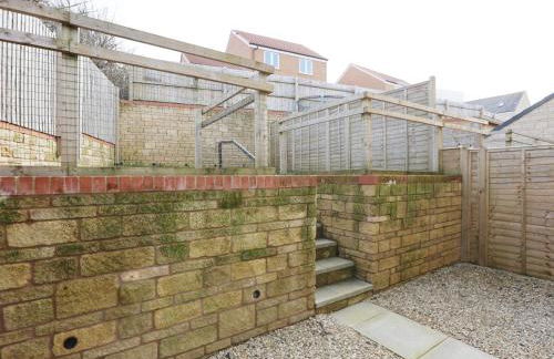 Gregor Place Modern four Bedroom House in Calne with Private Parking, perfect for teams or families staying in the area, Long stays welcome - Photo 49