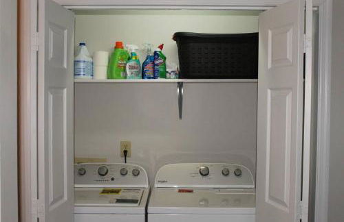 Cheerful 2-Bedroom, 2 bath with private parking - Foto 12