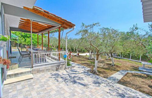 The House of Olive Trees - Photo 4