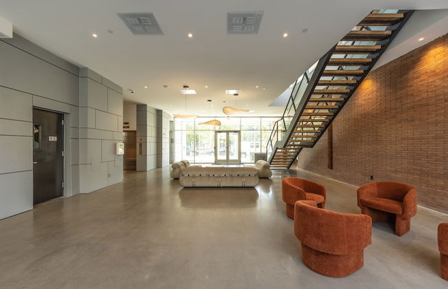 Airy 3 BR Flat w Shared Deck - gym - Mins to NYC - Foto 6