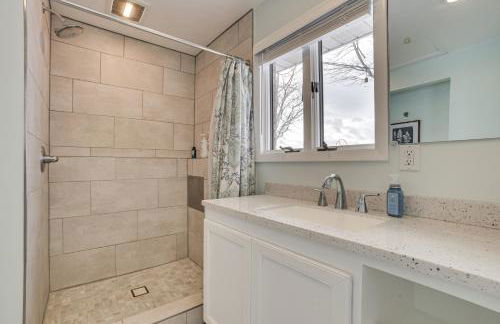 Dock and Views Lake Mitchell Home in Cadillac! - Foto 17