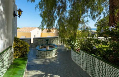 Large Family Villa 500m From Beach with Stunning Views - Photo 30