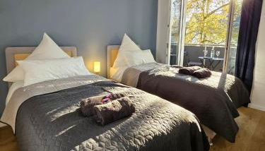 Modern Homes - Voll ausgestatte Wohnung - Balkon - Hotelbetten - 4K TV - WLAN - Foto 2, towels