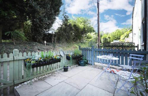 Cosy 2-Bed Home by Pink Flamingo Holdings, Perfect for Business & Groups - Photo 24