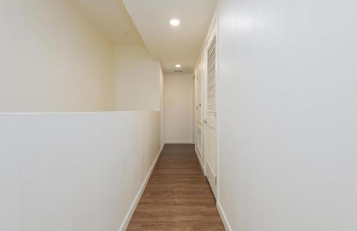 Snazzy 3BR Apt Hollywood with Pool & Spa - Foto 28