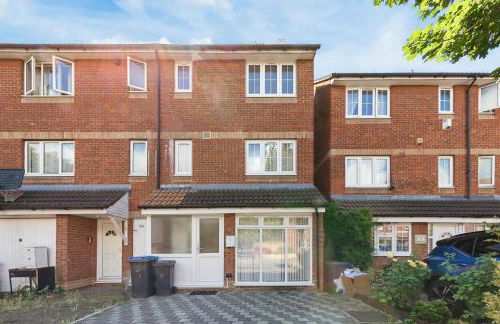 4 Bedroom House by Homestyles Hosts - Short Lets and Serviced Accommodation Islington - Private En-Suite - Foto 29