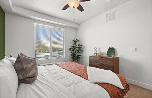 Modern Downtown 2BR 2BA Near Delta Center with Fire Pit BBQ and City Views - Photo 1