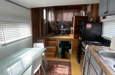 Updated houseboat on the river! - Foto 7