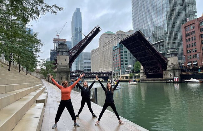 Chicago River Yoga Walk Tour - Foto 2