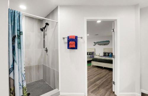 Ocean - 5 Beds Retreat with Pickleball, Arcade, Grill & Beach Access! - Foto 25