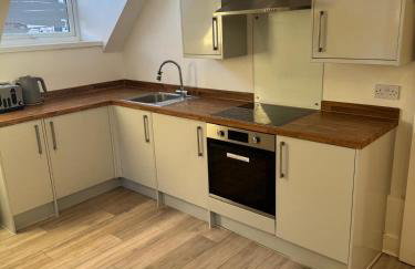 Epsom High Street Apartment 9 - Photo 11