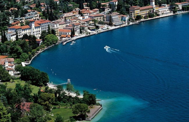 Lovely Flat With Shared Pool and Amazing Lake View - Photo 19