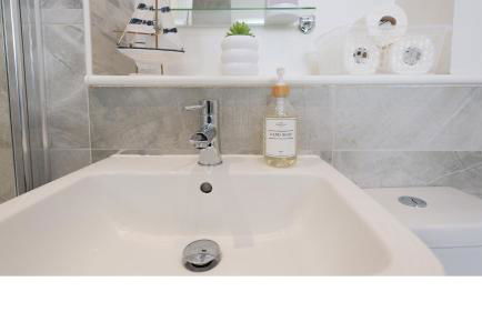 Central Getaway House with Parking, Garden, Wi-Fi - Foto 18