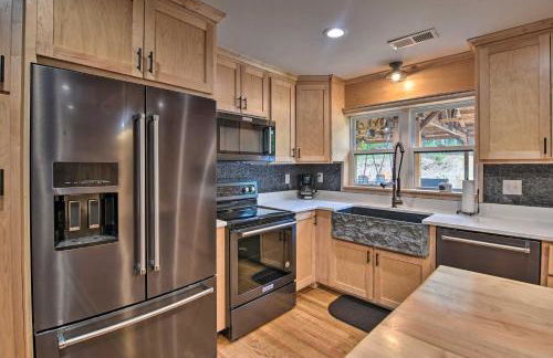 Rustic Sunset Escape on 67 Acres Outdoor Kitchen - Foto 13