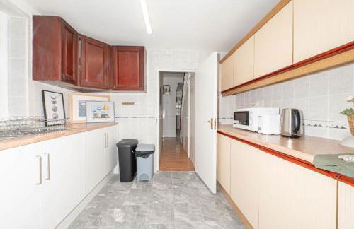 Xtra Large 4 Bedroom House with Heating Sleeps 14 Near Station and ExCeL - Foto 17