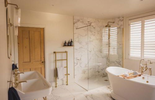 Luxury House Sleeps 14 With Secret Bar Near Bath - Photo 51